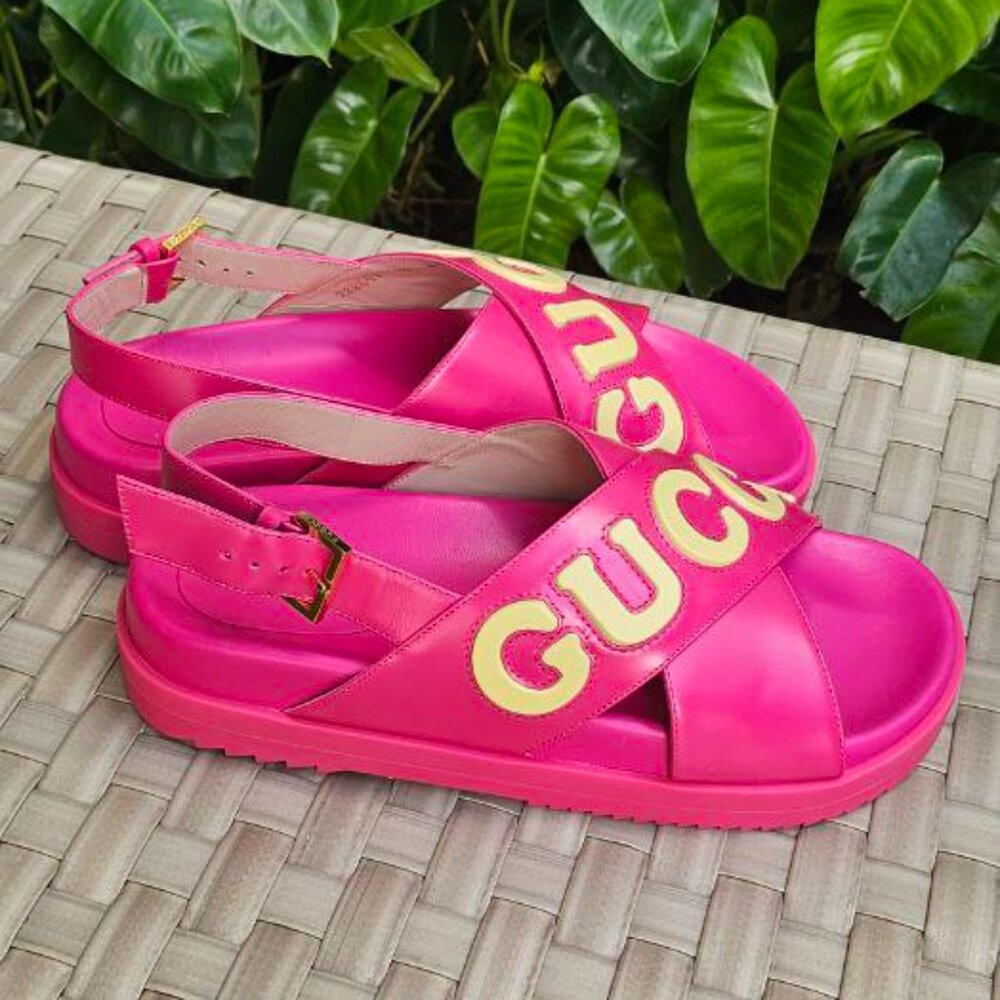 ‼️Authentic Brand NEW‼️Gucci Pink Sandals with Gold Logo - Picture 4 of 15